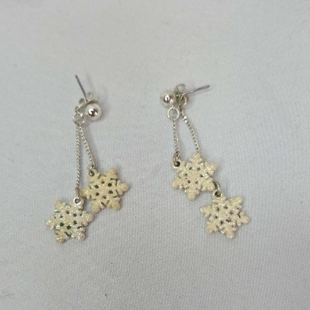Claire's Snowflake Dangle Earrings in Silver and Cream Vintage 2002